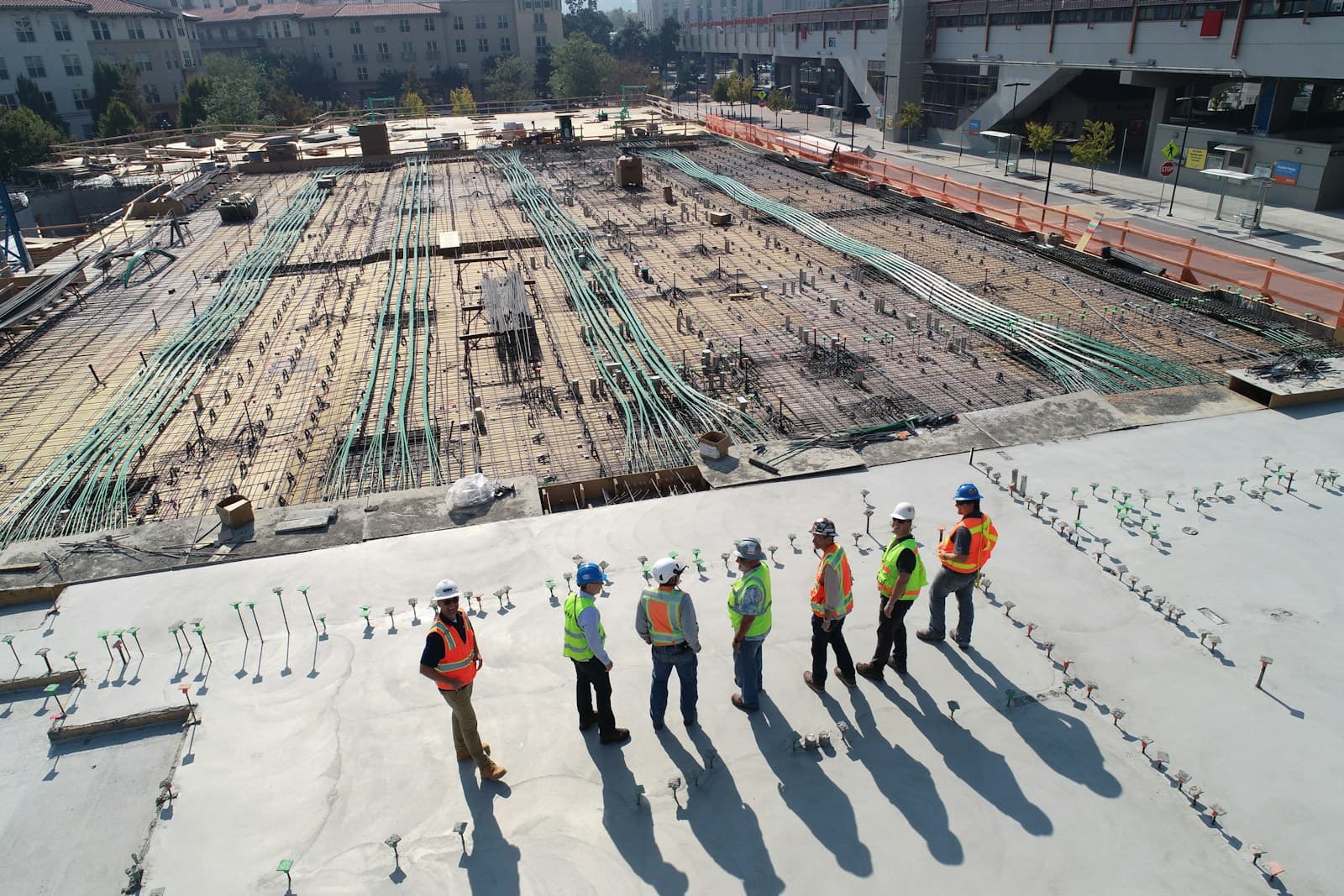 Professionnels du bâtiment organisant leur activité